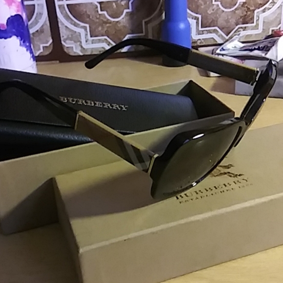 Burberry sunglasses for woman - Picture 1 of 2